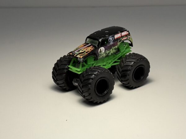 Hot Wheels - Grave Digger Monster Truck - Schaal 1:64