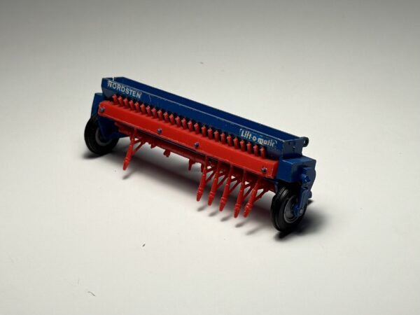 Britains LTD - Nordsten Lift-O-Matic Zaaimachine - Schaal 1:32