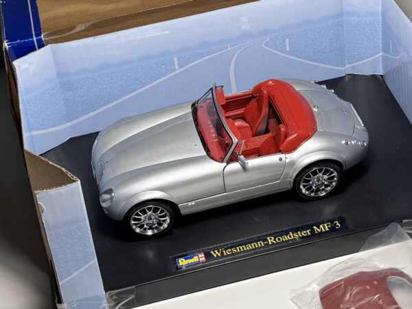 Revell - Wiesmann Roadster MF3 - Schaal 1:18 - Afbeelding 3