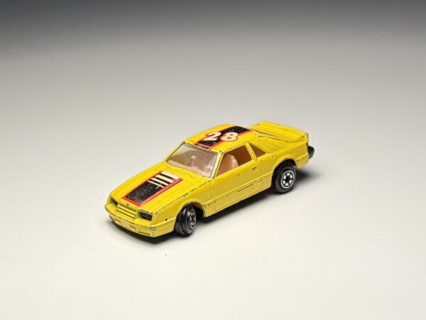 Yatming - Ford Mustang Pace Car 28 - Schaal 1:64