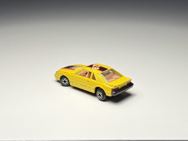 Yatming - Ford Mustang Pace Car 28 - Schaal 1:64 - Afbeelding 2