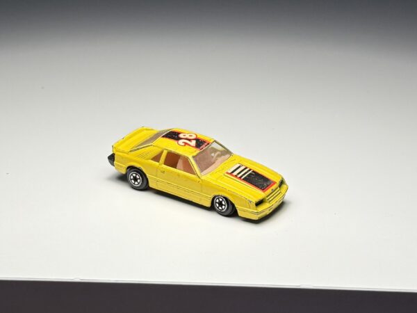 Yatming - Ford Mustang Pace Car 28 - Schaal 1:64 - Afbeelding 4
